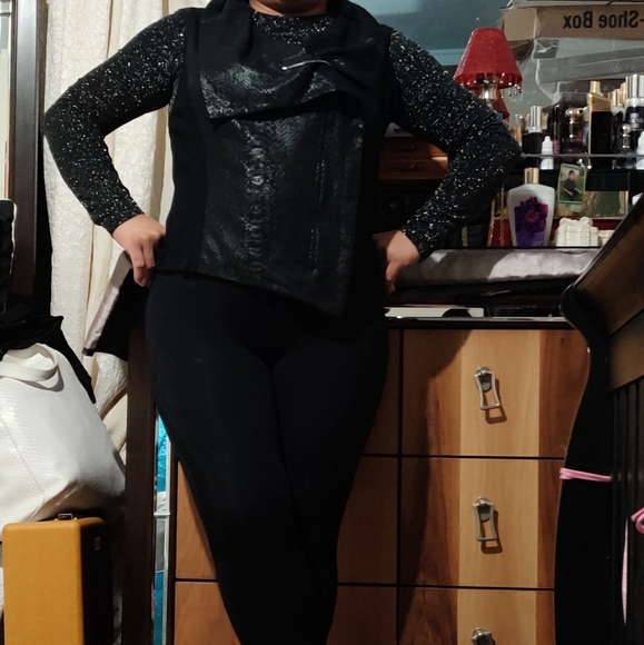 Vince Camuto Jackets & Blazers - VINCE CAMUTO BLACK GLITTER  ZIP VEST  SIZE XLARGE